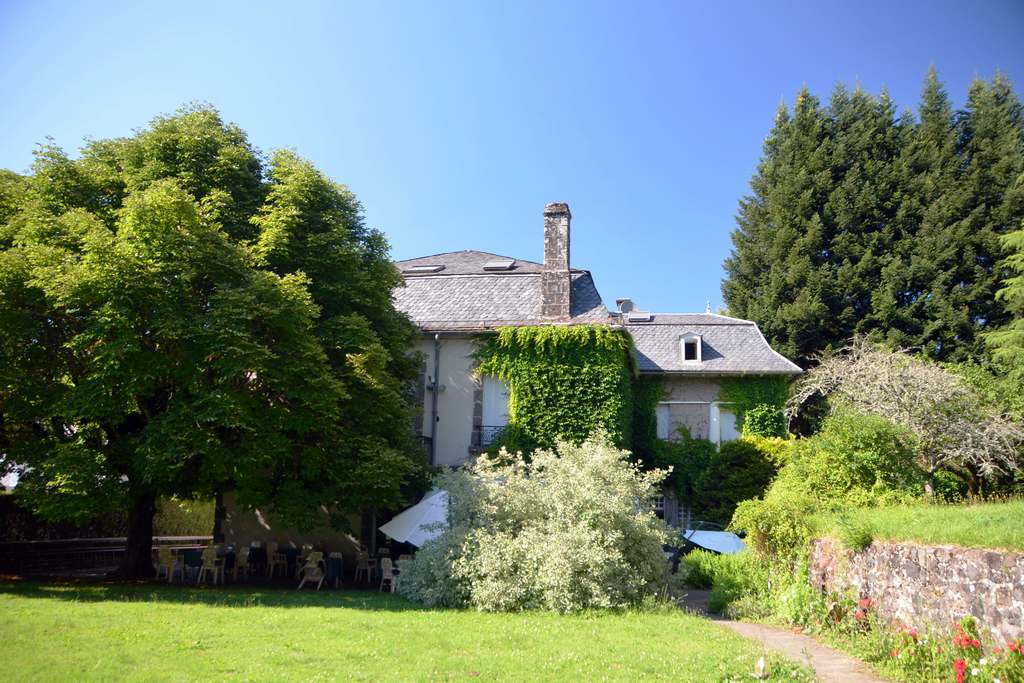 Parc Parking Hôtel Cantal